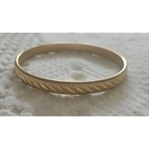 Vintage Monet Bracelet Gold Tone 8 Inches Textured Classic Simple